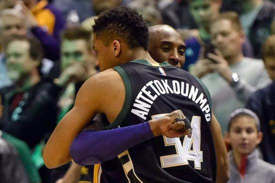 阿森纳现在伤员慢慢都回归了，其实全阵容的阿森纳深度是完全足够多线作战的，比较难熬的就是上个月和这个月而已，欧冠当面他们小组赛已经没有压力了，现在主要重心放在联赛上了