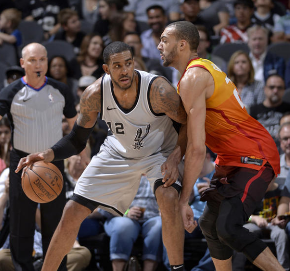 气炸了！被出示7黄3红 皇马TV炮轰主裁：不能接受，内格雷拉附体