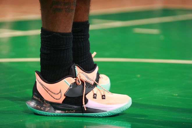 篮球勇士官方宣布签下新秀后卫