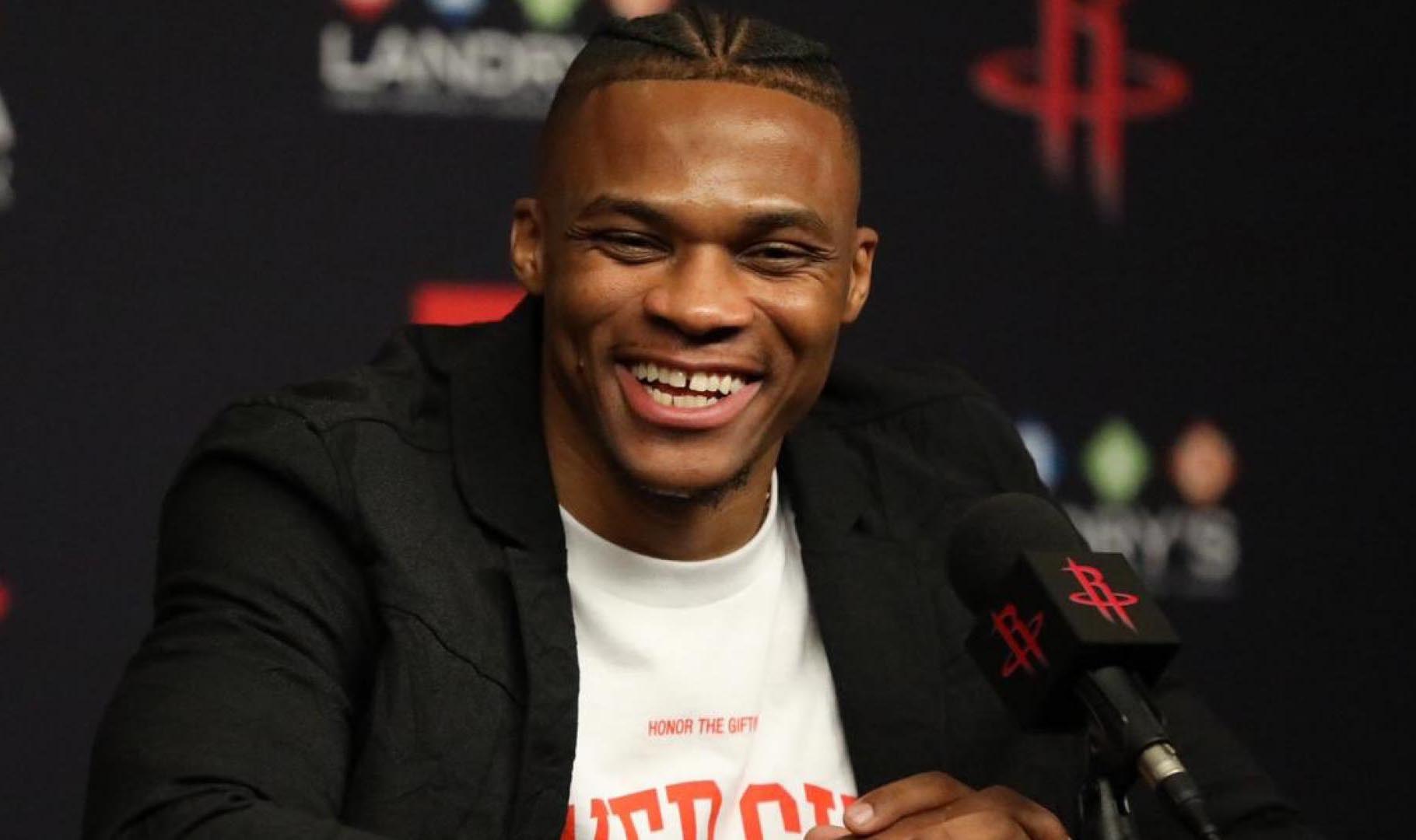 足球中超后卫世界级解围登上热搜