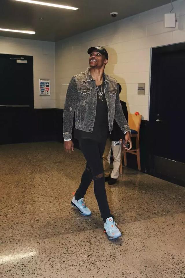 天王盖地虎！汉堡后卫复刻2017年吉鲁的神级蝎子摆尾