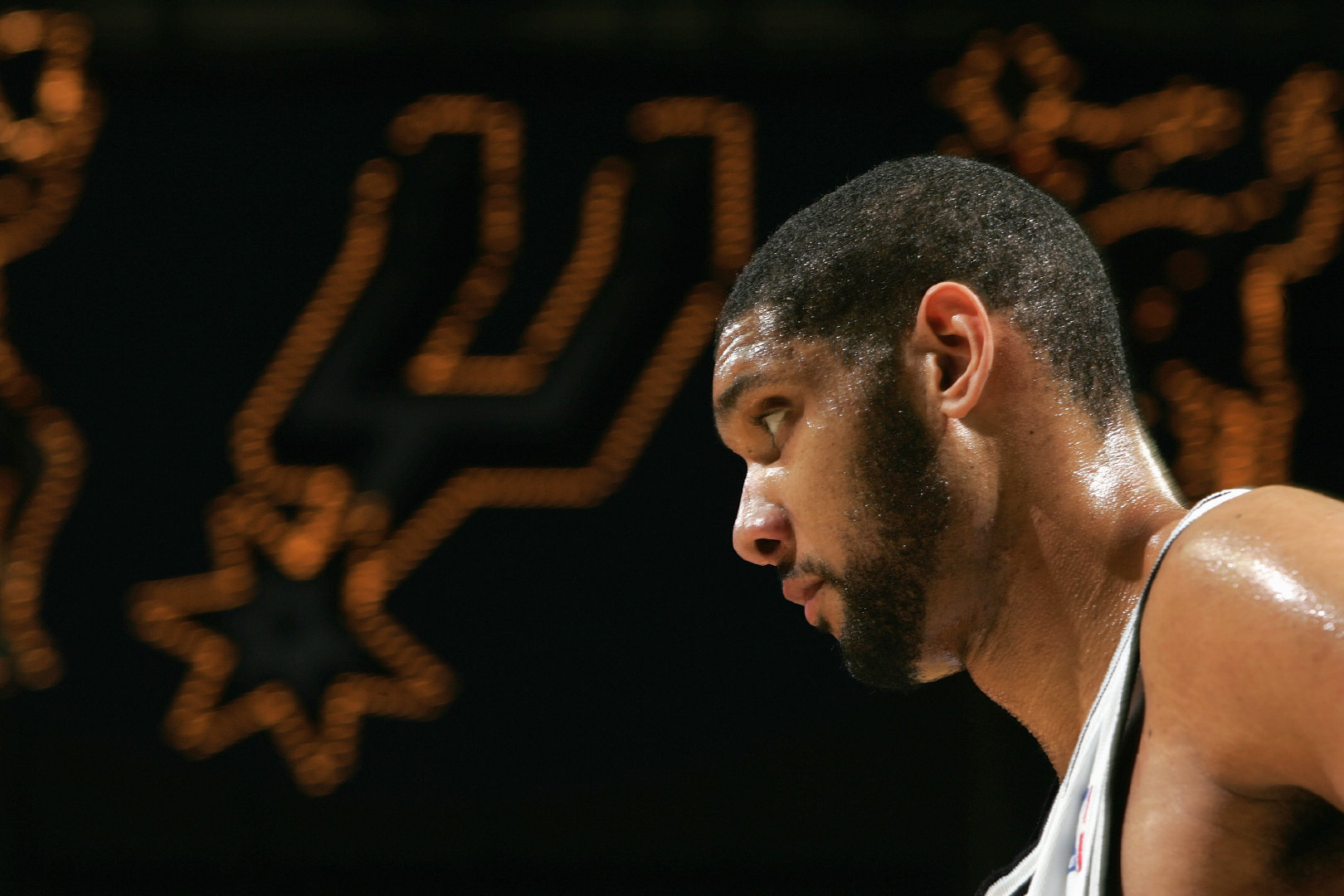 场上场下三人染红 皇马主场负于塞尔塔