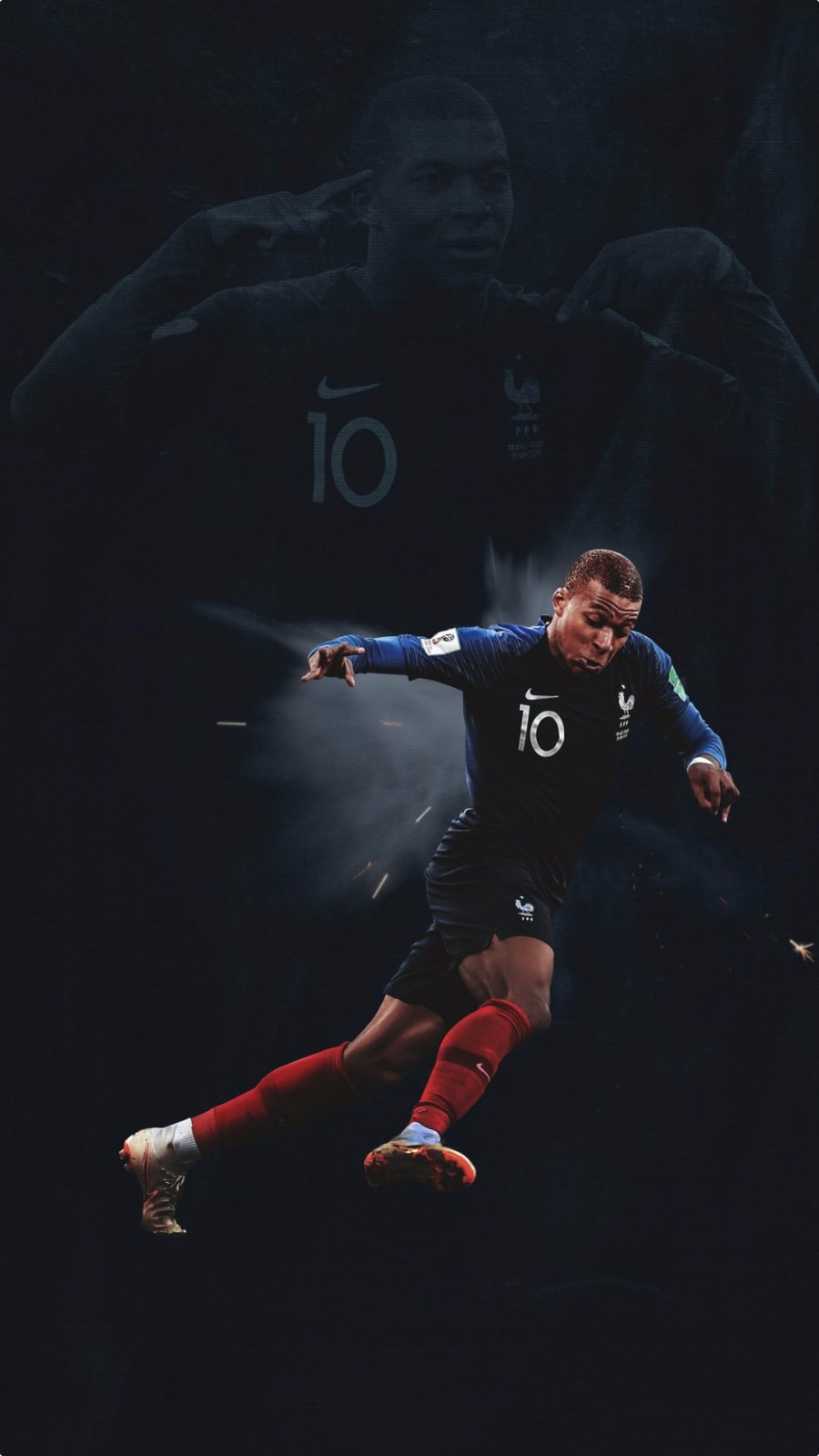 邮报：伯恩茅斯后卫塞内西与女足后卫鲍尔斯成英超新明星情侣