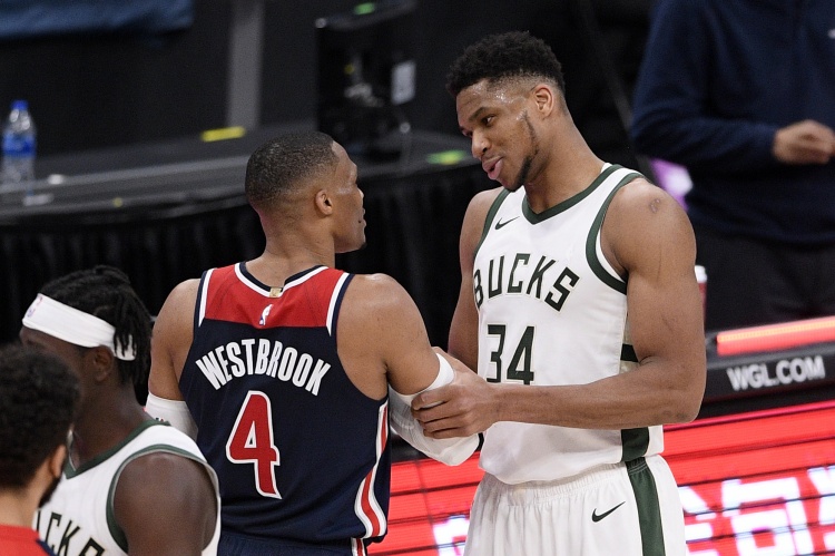 湖人队卢卡·东契奇引发争议，被NBA分析师称为“球霸”